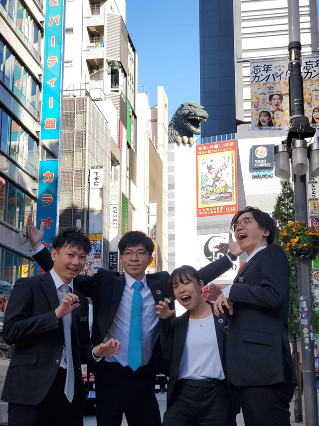 都内研修2日目、新宿歌舞伎町にて