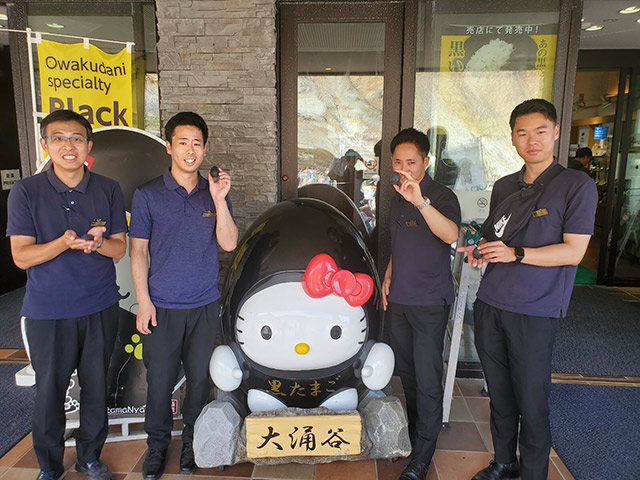 富士山研修、大涌谷で黒たまごを頂きました。