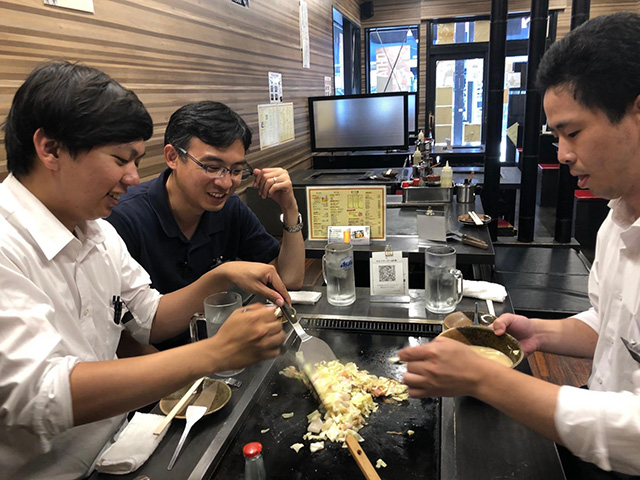 もんじゃ焼きに挑戦