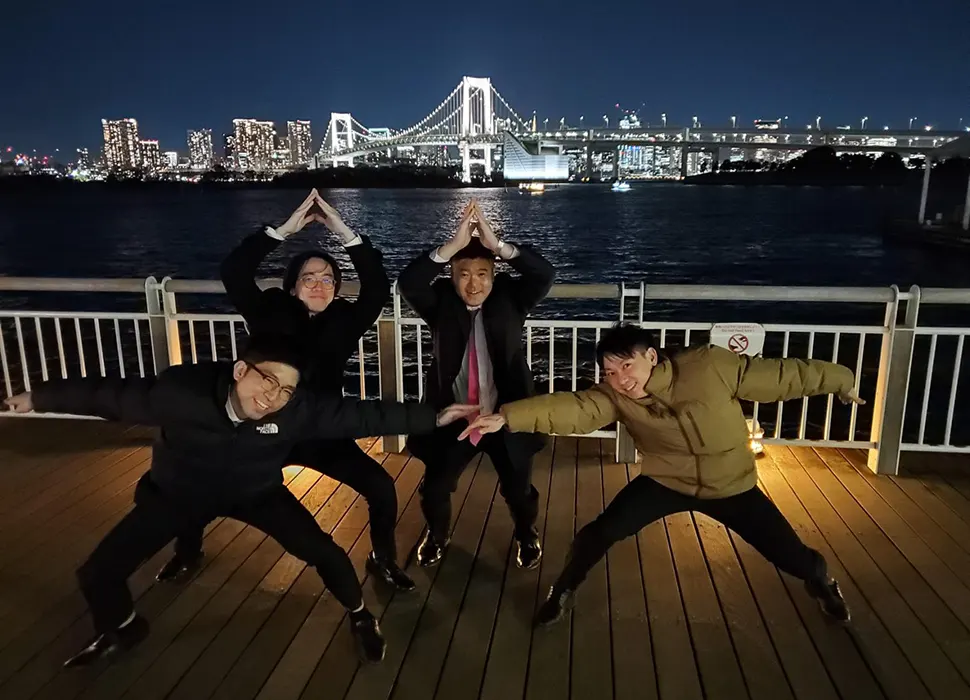 夜景研修、レインボーブリッジを背景に