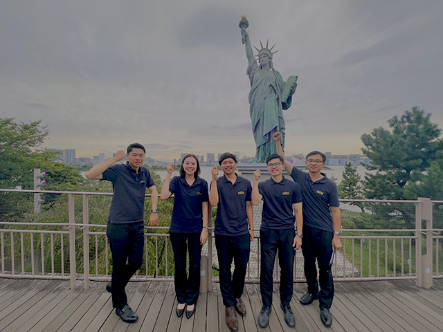 夜景研修、自由の女神を背景に