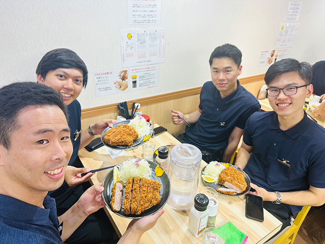 ランチはカツカレー