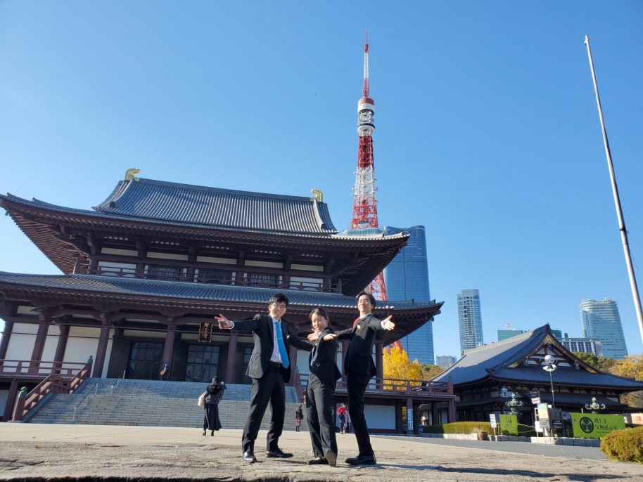 都内研修1日目、増上寺にて