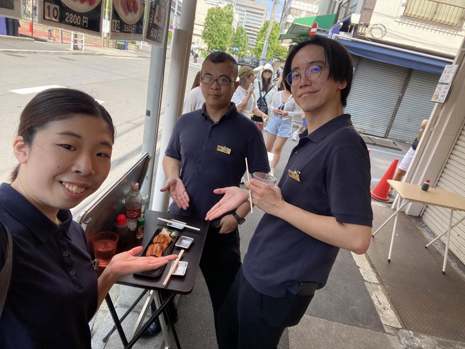築地市場彦兵衛さんで穴子寿司試食