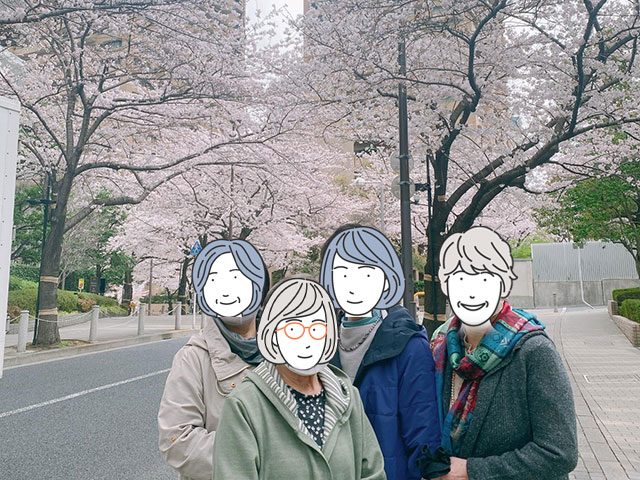 桜を背景に皆様で記念撮影